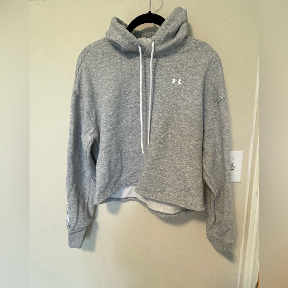 UNDER ARMOUR CROPPED SWEATER
